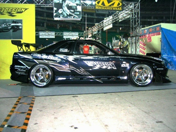 K l NISSAN GT-R